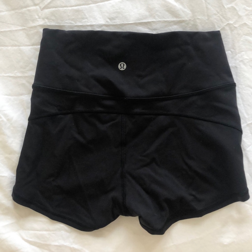 Lululemon Size 6 Invigorate Shorts (2.5-inch inseam, black)